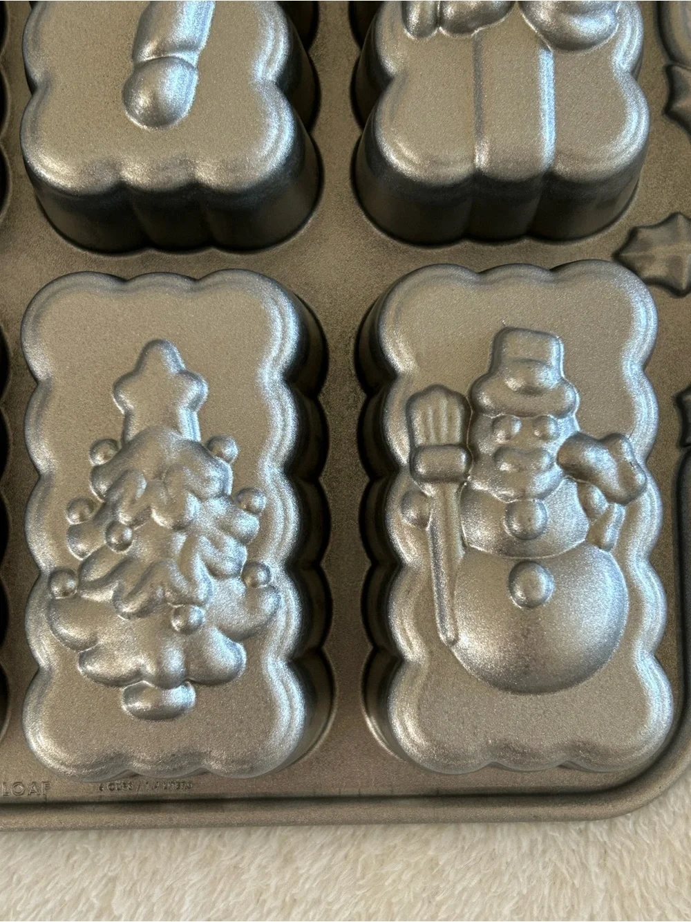 Williams Sonoma Nordic Ware 8 Loaf Holiday Mini Loaf Cakelet Pan NEW